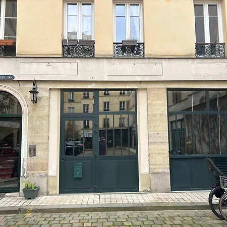 D'exception Renovee Par Architecte - 10 * Paris